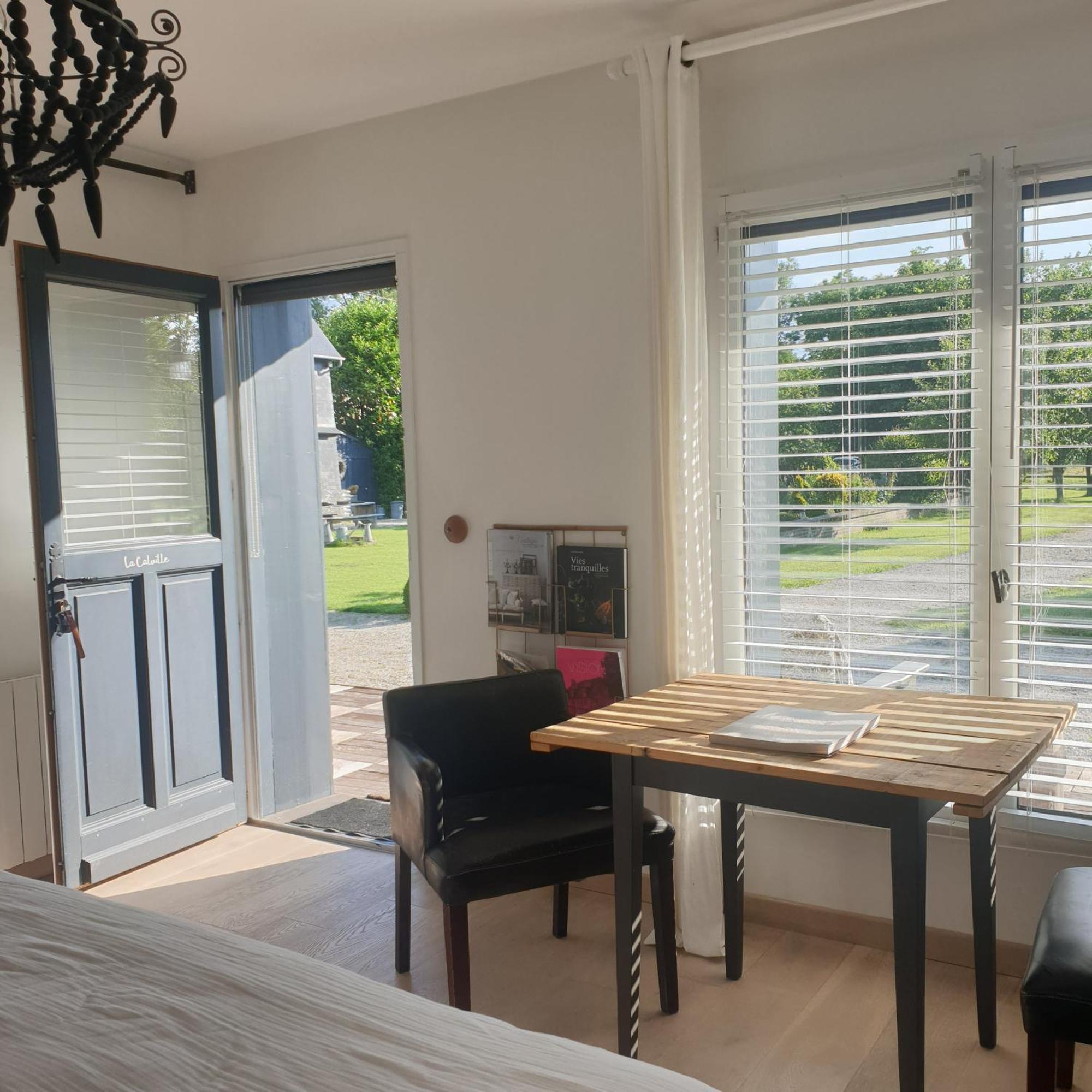 Bed and Breakfast Par Hasard Ou Pas Saint-Martin-aux-Chartrains Exterior foto