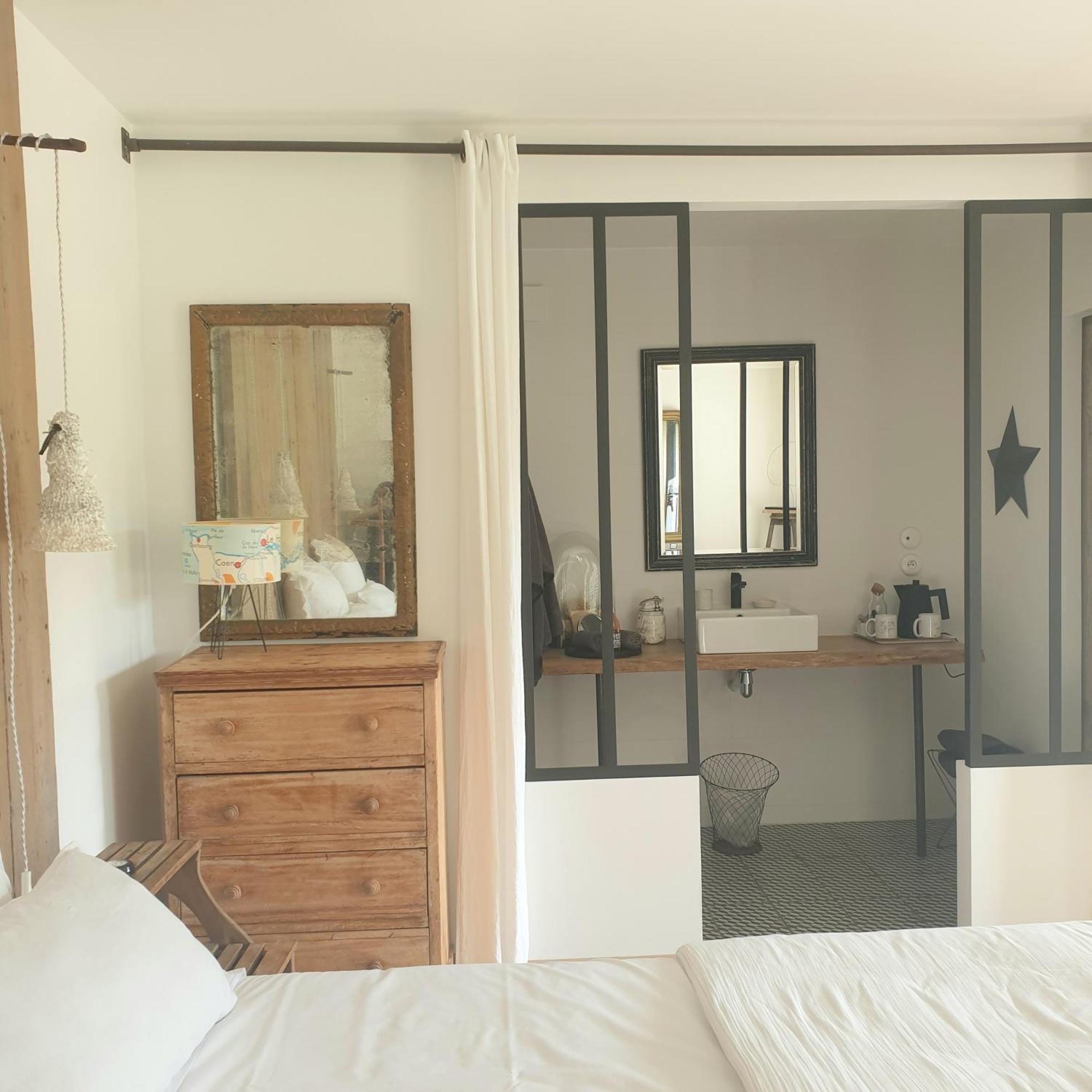 Bed and Breakfast Par Hasard Ou Pas Saint-Martin-aux-Chartrains Exterior foto