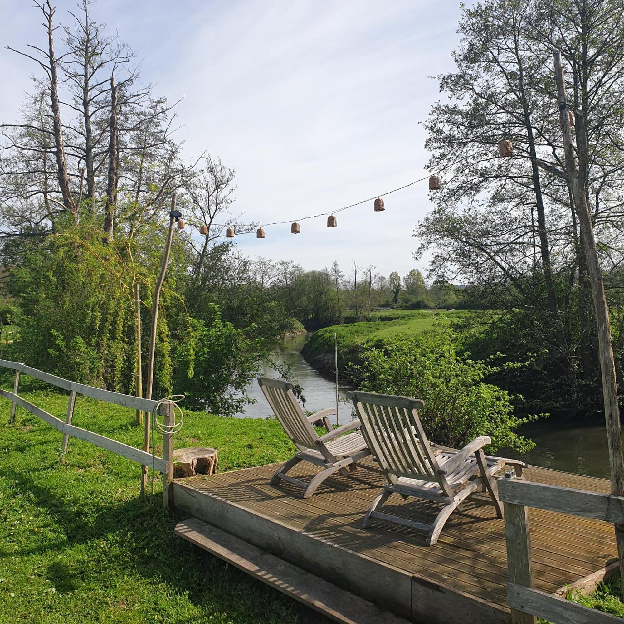 Bed and Breakfast Par Hasard Ou Pas Saint-Martin-aux-Chartrains Exterior foto