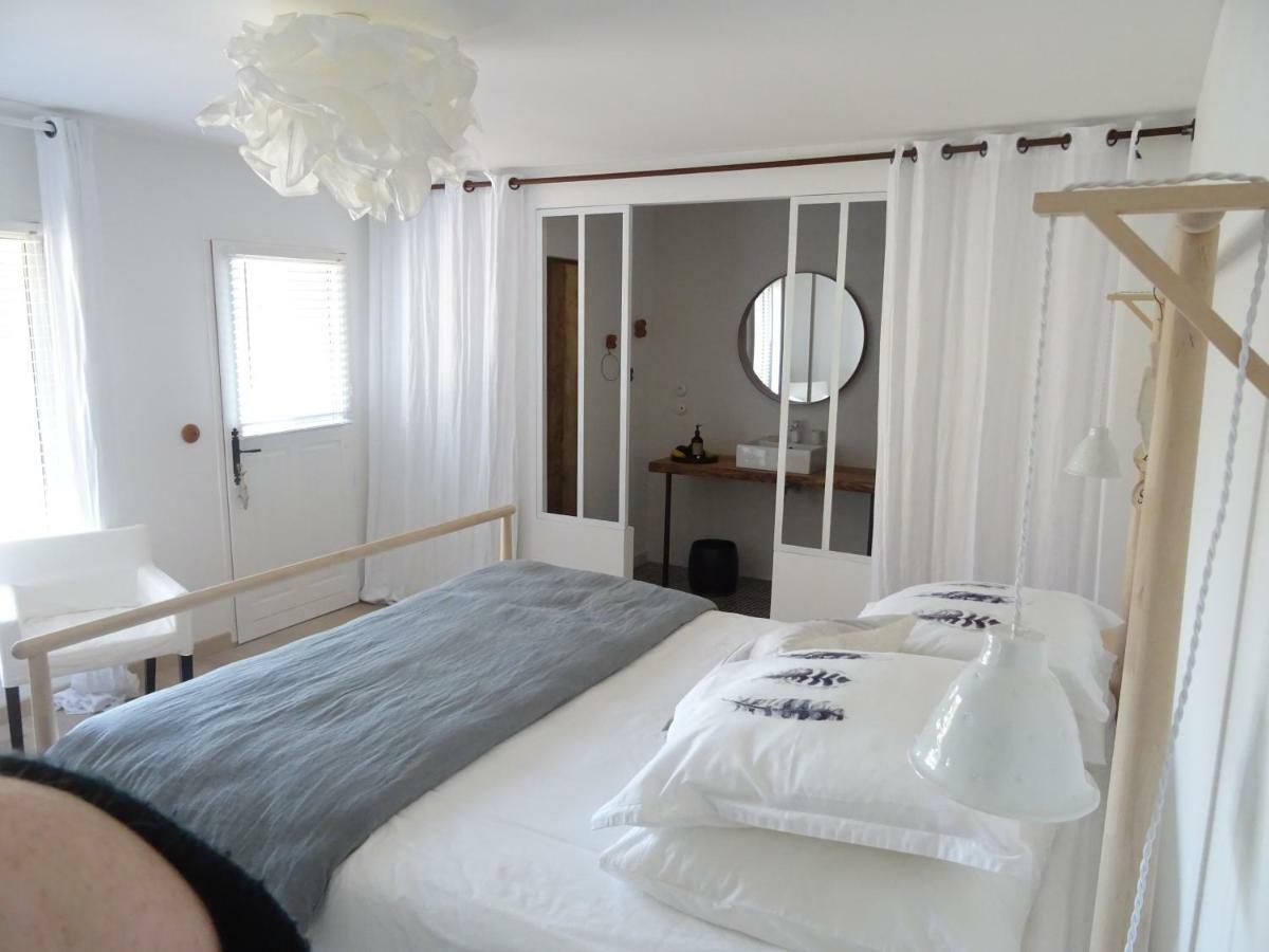 Bed and Breakfast Par Hasard Ou Pas Saint-Martin-aux-Chartrains Exterior foto